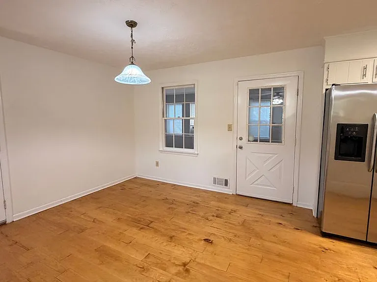 1101 Arrowhead Rd — Photo 4