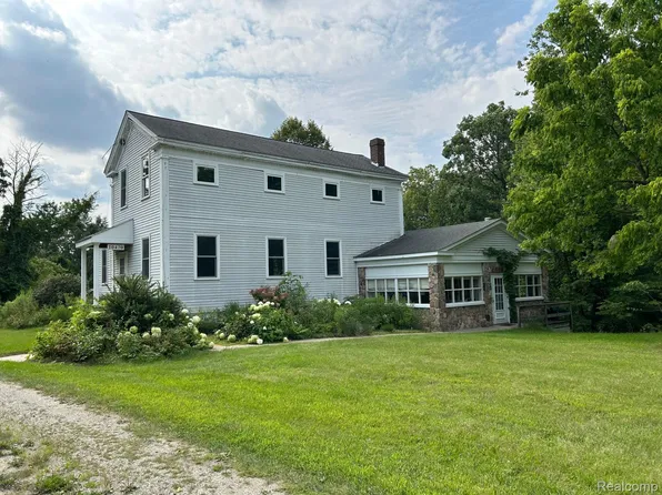 10470 N Rushton Rd, South Lyon, MI 48178