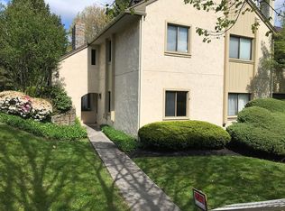 11 Muirfield Dr, Reading, PA 19607