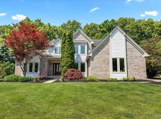 12036 Brooke Ct, South Lyon, MI