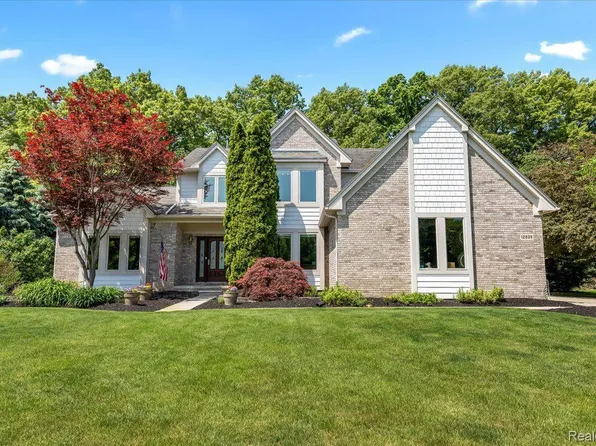 12036 Brooke Ct, South Lyon, MI 48178