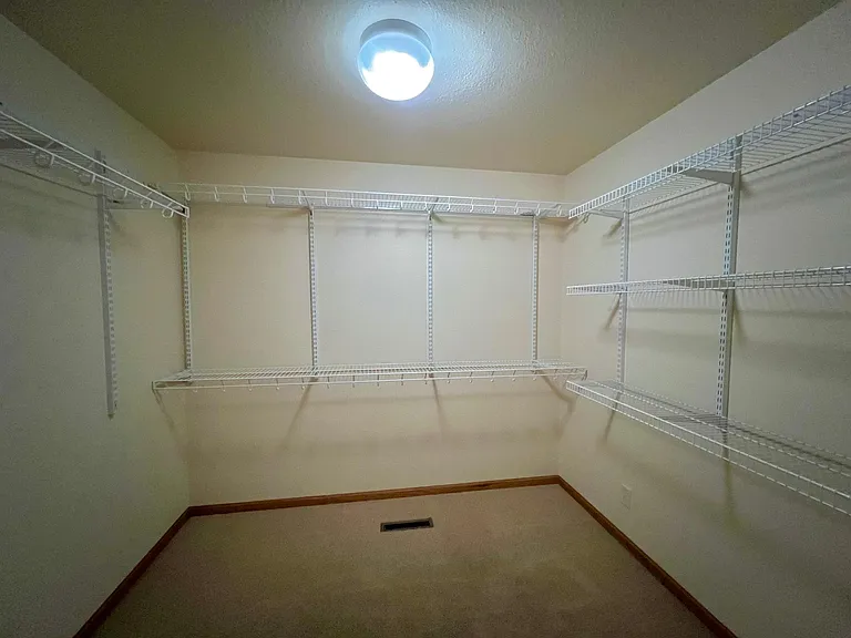 1701 Pheasant Run — Photo 13