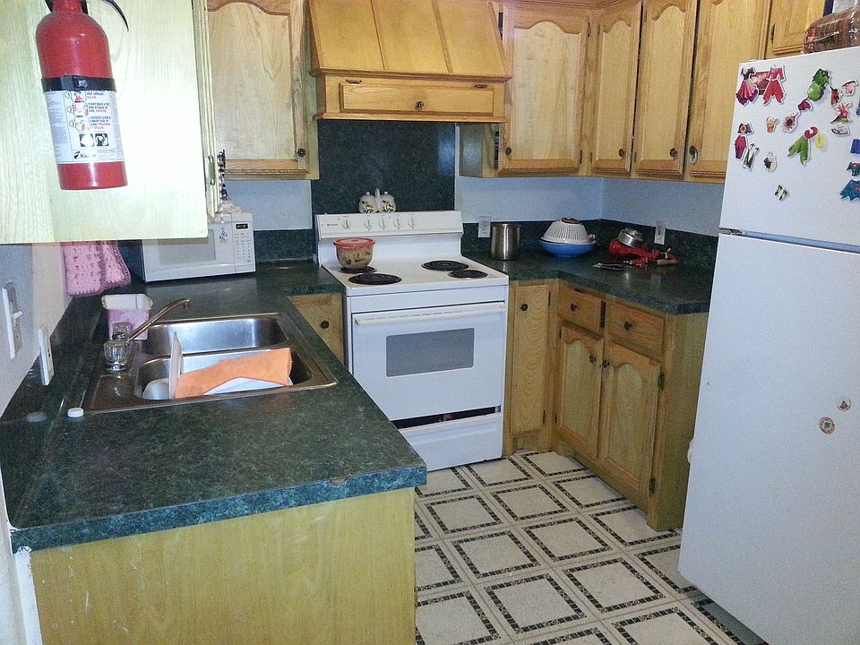 2nd image of 305 N G St