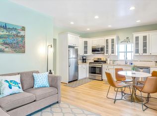 220 8th St, Pacific Grove, CA 93950