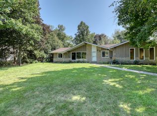 2401 W Chestnut Rd, Mequon, WI 53092