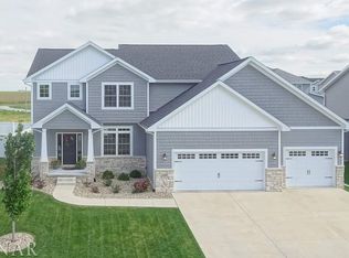 1120 Willow Creek Dr, Bloomington, IL 61705