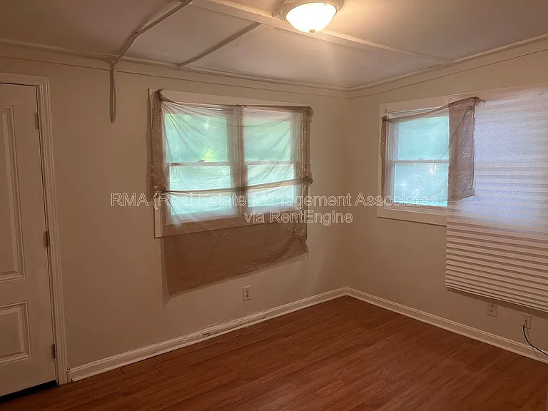 1104 Meriwether St — Photo 5