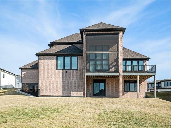 2171 NW Palisades Dr, Riverside, MO 64150