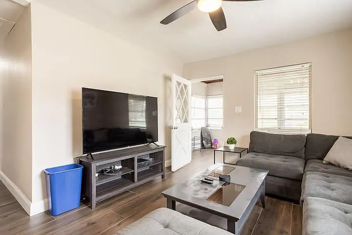 2109 W Cordelia St — Photo 11