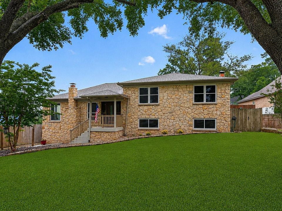 1st image of 28111 Camille Dr