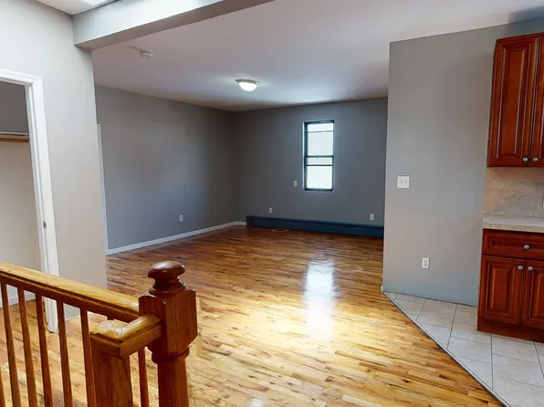 27 Port Richmond Ave #2, Staten Island, NY 10302