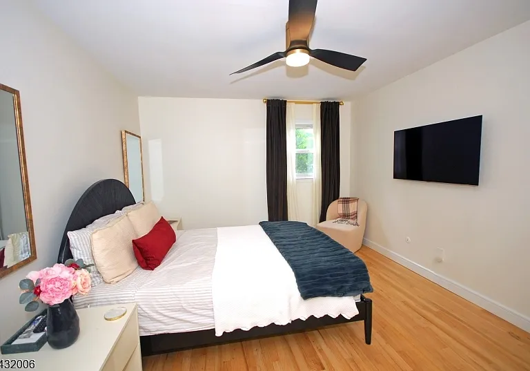 830 E Meadow Dr — Photo 18