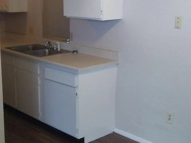 900 W East Ave — Photo 1