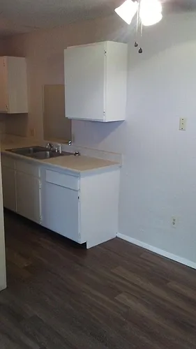 900 W East Ave Photo 1