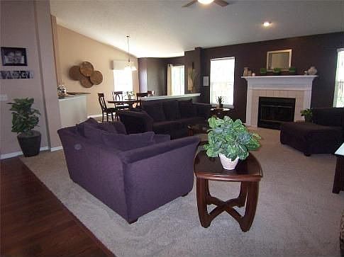 Another view of the great room w/open floor plan.