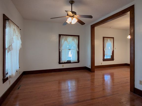 3rd image of 219 N Russell Ave