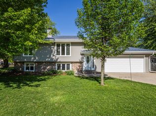139 Poplar Ct, Hartland, WI 53029