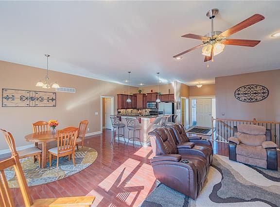 3rd image of 10901 Delavan Ct