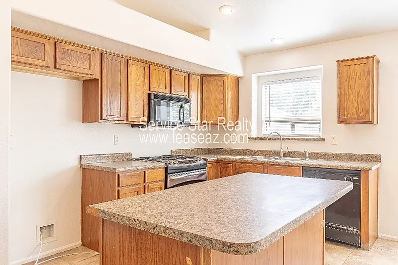 4 bed, 2.0 bath, 2270 sqft, $2,198 — Photo 3