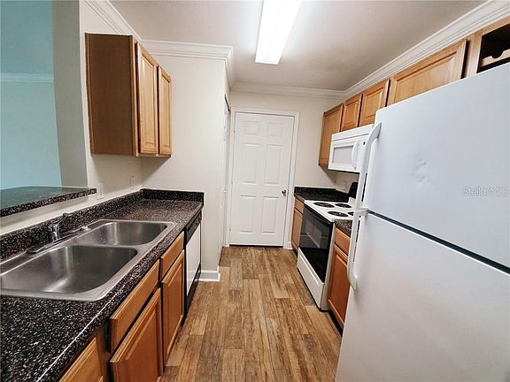5th image of 18187 18187 Sterling Gate Cir #18187