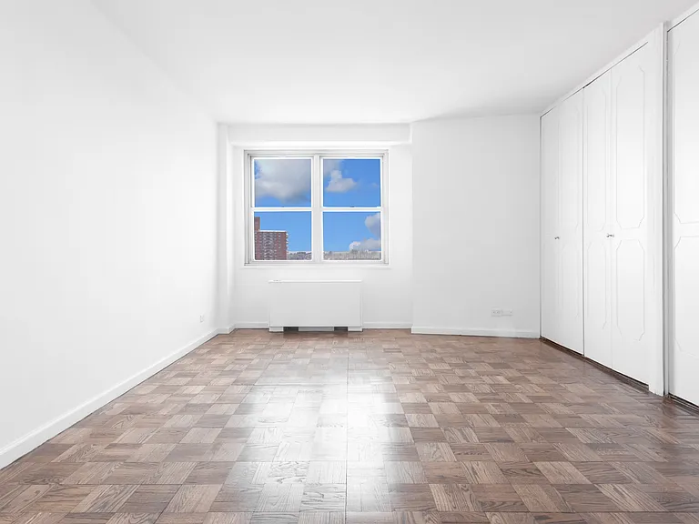 2500 Johnson Ave #10T — Photo 6