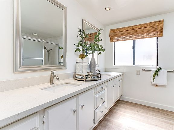5th image of 400 Pinehurst Ct