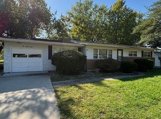 1028 Briarbrae Dr, Saint Louis, MO 63138