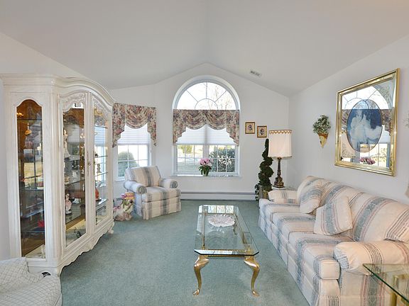 3rd image of 2724 Brookdale Ct