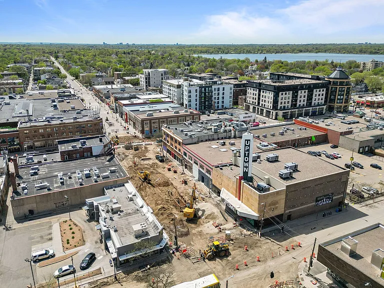 Lagoon Avenue Eststes — Photo 7