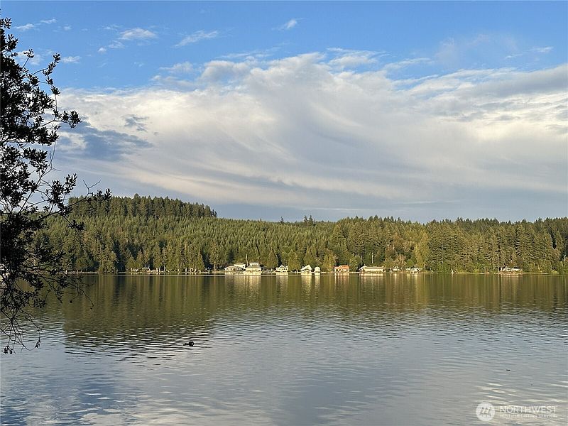 2nd image of 560 E North Bay Road