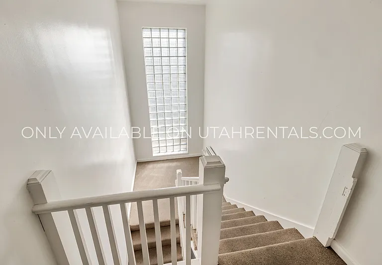 511 N 100 W #8 — Photo 15