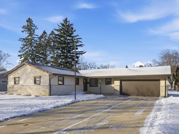 W64N393 Madison AVENUE, Cedarburg, WI 53012
