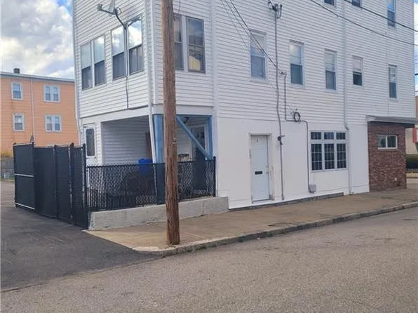 3 Hazard St, Pawtucket, RI 02860