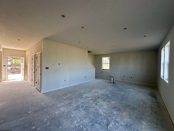 4th image of 814 Bogey Ln