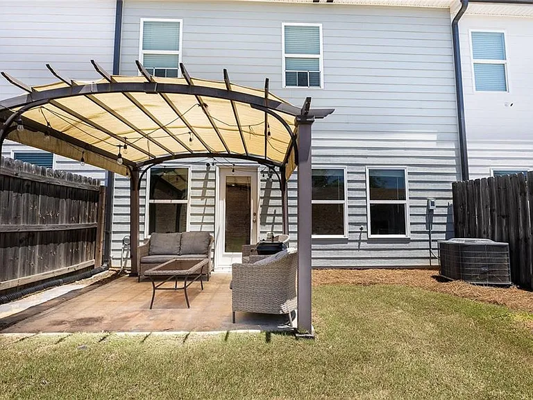7095 Gladstone Cir — Photo 25
