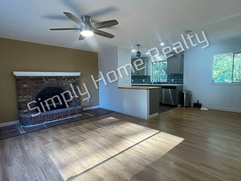 7808 Pamela Ct SE — Photo 4