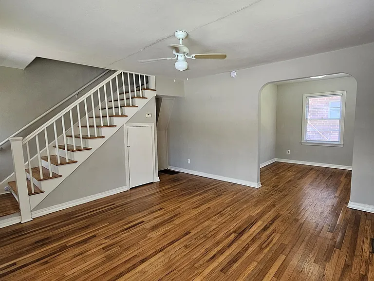 124 S Franklin Blvd — Photo 5