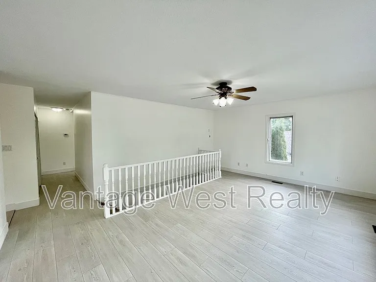 240A Wallace Rd — Photo 9