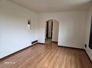 2808 14th St NW #W, Calgary, AB T2K 1H7