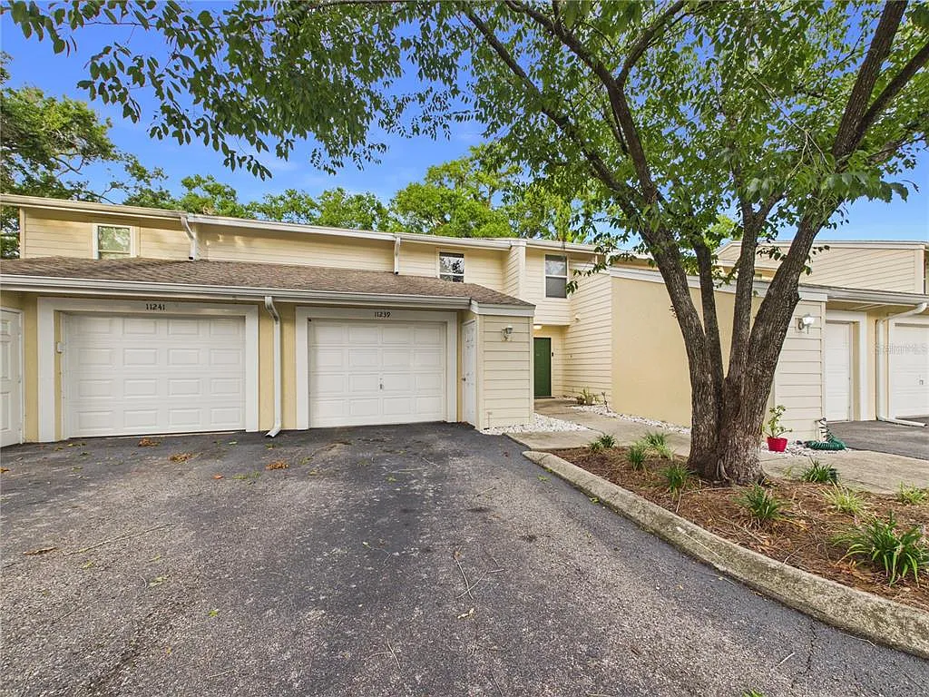2 bed, 2.5 bath, 1460 sqft, $2,300 — Photo 2