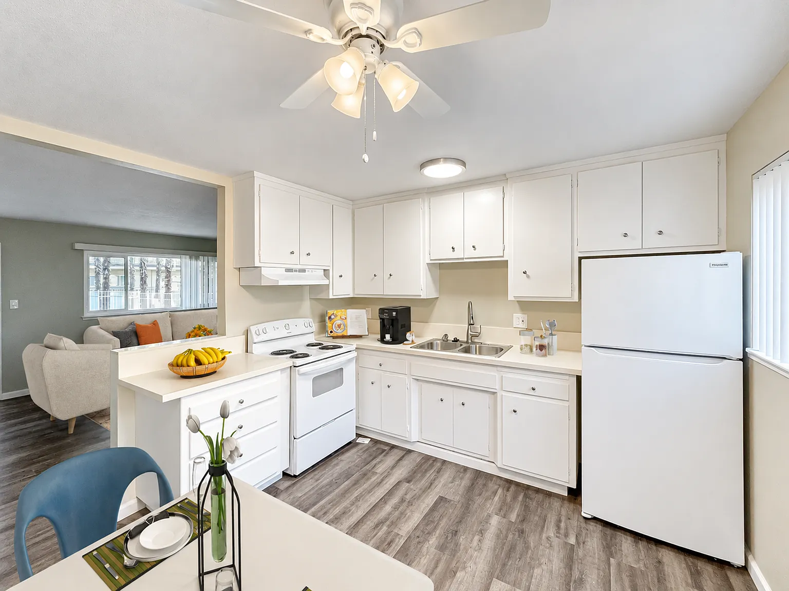 Brentwood Apartments — Photo 2