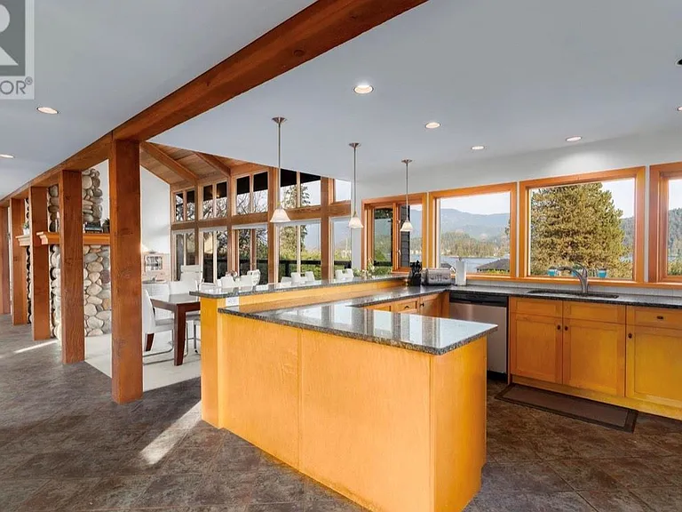 552 Beachview Dr — Photo 11