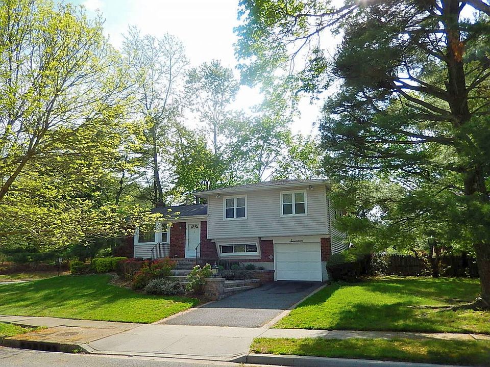 1st image of 17 W Park Dr
