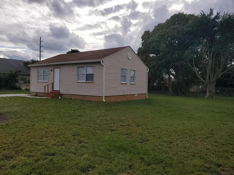 210 NW 13th Ave — Photo 13
