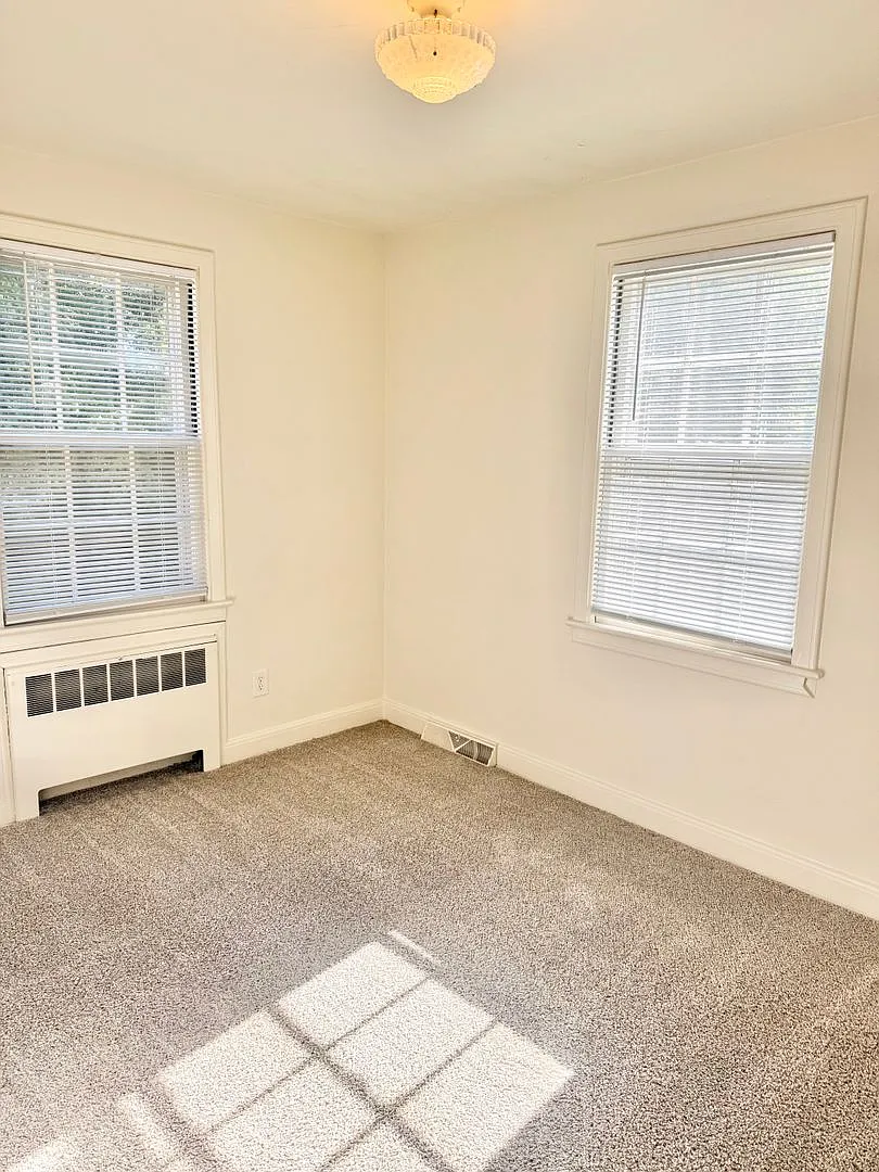 Adorable 2 Bedroom Between N Josephine Boyd & Battleground Ave! — Photo 3