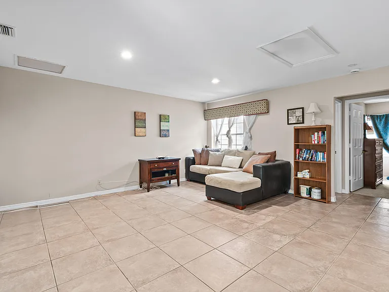 1003 Ocean Dunes Cir — Photo 30