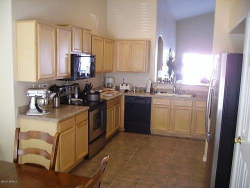 5th image of 2405 N 107th Ln