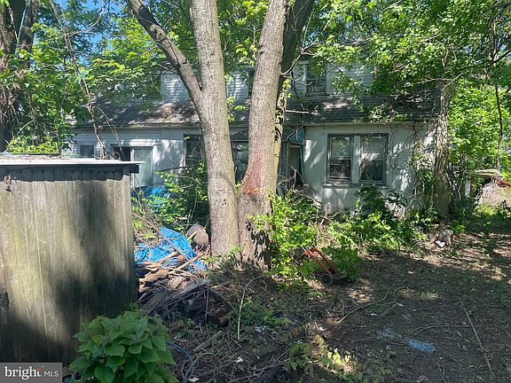 3rd image of 635 Elroy Rd