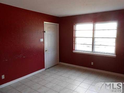 2nd image of 212 N Bullock Dr