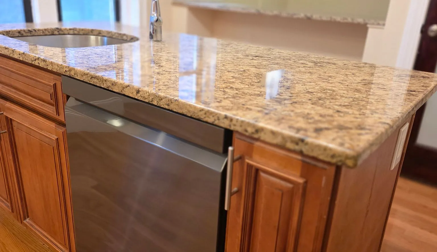 Perfect Apt: Modern, Sunny & Spacious! Apt in The Perfect Location near BU Campus with Heat and H... — Photo 3